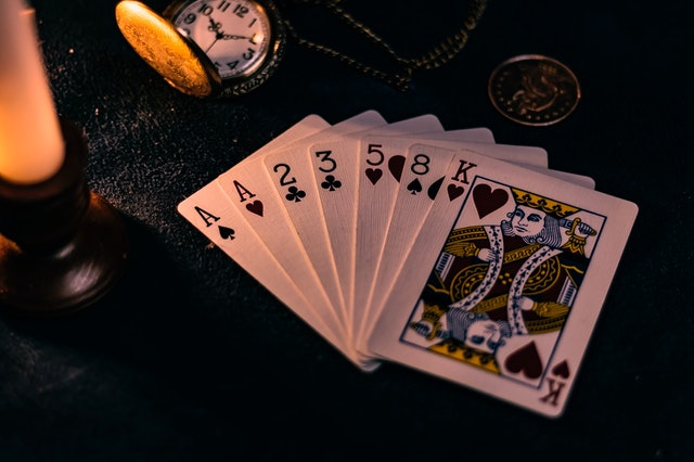 The most popular card games in the casino and how to play them
